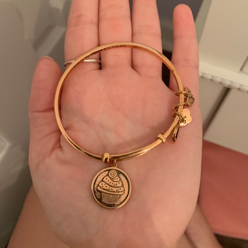 Gold cupcake Lolo bangle!